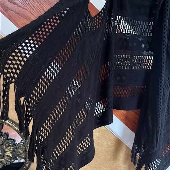 Black Fringe Shark Hem Open Front Knit Vest
Size M/L - Picture 8 of 13